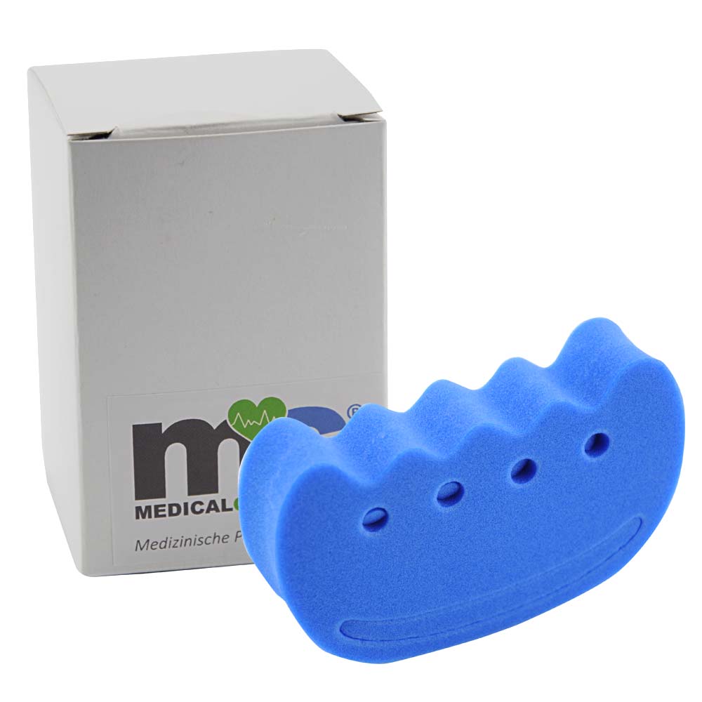 MC24-Handtrainer aus blauem Schaumstoff mit Öffnungen und Prägungen