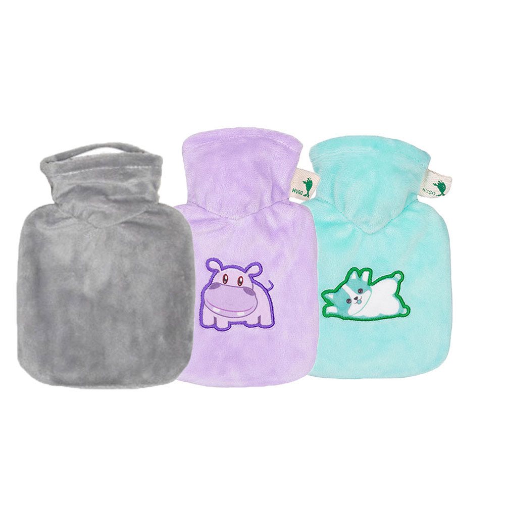 Drei Mini-Wärmflaschen mit Veloursbezug in Grau, Lila und Mint, je mit Tiermotiv