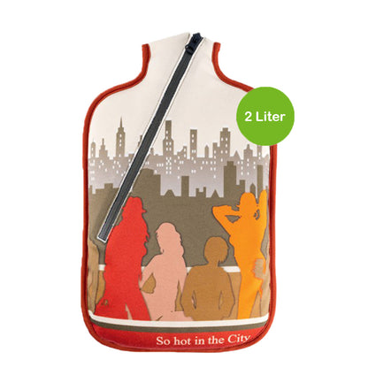 Öko-Wärmflasche mit City-Motiv, Softshell-Bezug, Hinweis „2 Liter“ im Kreis