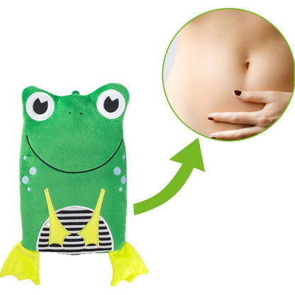 Frosch-Velourswärmflasche grün mit gelben Pfoten und Augen; Nahaufnahme der Bauchzone
