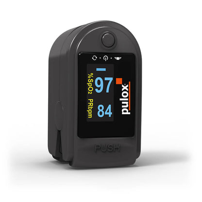 Schwarzer Finger-Pulsoximeter mit OLED-Anzeige: 97 SpO₂, 84 Puls.