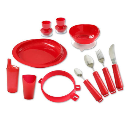 Rotes Geschirr-Set: Teller, Schüsseln, Becher, Trinkbecher und Besteck