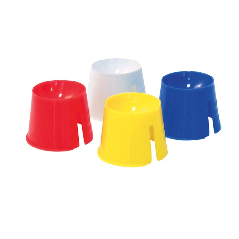 Einweg-Dappenbecher-Set mit 4 Bechern in rot, gelb, blau und weiß.