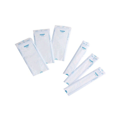 Sterilisationsbeutel-Pack: mehrere Folienbeutel mit blauem Label und Rand, ca. 25 cm