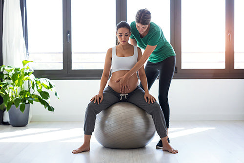 Palla da ginnastica per il sostegno durante la gravidanza